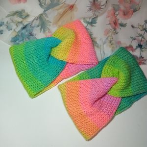 Twisted knit earwarmer